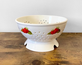 Rare Vintage AVON Ceramic Colander White with Strawberry Design, Vintage Strainer kitchen decor, Colander Strawberry
