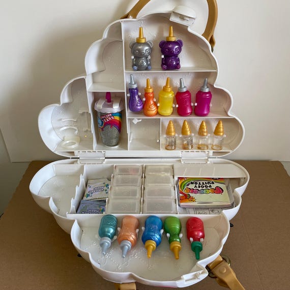 小物・アクセサリー Poopsie Surprise Slime Kit & Carry Case Amazon.com: Poopsie Pooey Puitton Slime Surprise Slime Kit