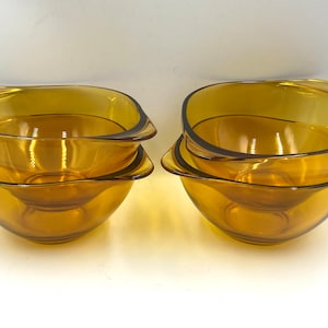 Vereco France Set mit 4 bernsteinfarbenen Cafe au Lait Schalen aus den 1960er Jahren. 4er Set verfügbar.