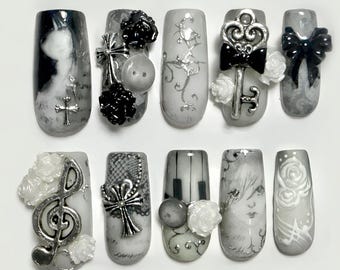 Gothic Vintage Monochrome Presse auf den Nägeln mit Kreuz Rose Key Music Note Elegante 3D handgefertigte Nägel