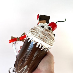faux Milkshake, nep milkshake, nep eten, doen alsof milkshake, keuken decor, foto rekwisieten, voedsel display, dienblad decor, chocolade milkshake