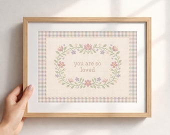 Babykamerprint You Are So Loved, meisjeskamer digitale print kruissteek print
