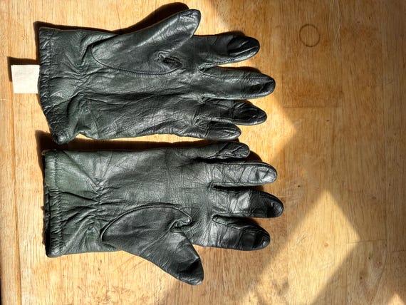 Vintage Gloves History- 1900, 1910, 1920, 1930 1940, 1950, 1960 Vintage Gloves History- 1900, 1910, 1920, 1930 1940, 1950, 1960