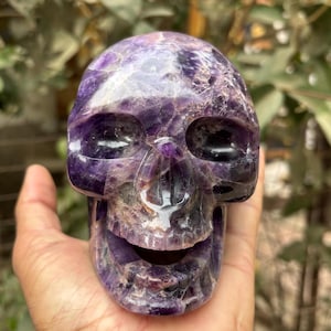 Teschio di cristallo di ametista dei sogni fatto a mano: scultura di guarigione spirituale (1,6 kg, altezza 4 pollici)