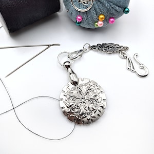 Thread Cutter Pendant - Antique Silver – StitchableCards
