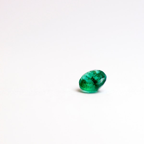 Esmeralda Natural Colombiana facetada redonda 0,20 ct 3,83mmX3,59mm, emerald stone. Piedra preciosa esmeralda colombiana. 100% SECURE REAL