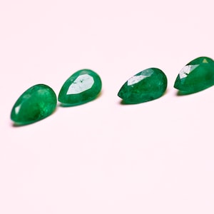 4 colombianska smaragder 1,05 ct pärondroppar. Ädelsten. 100 % äkta foto. Säker. Certifierad. Päron. Smaragd. Ädelstenar. Ädelstenar