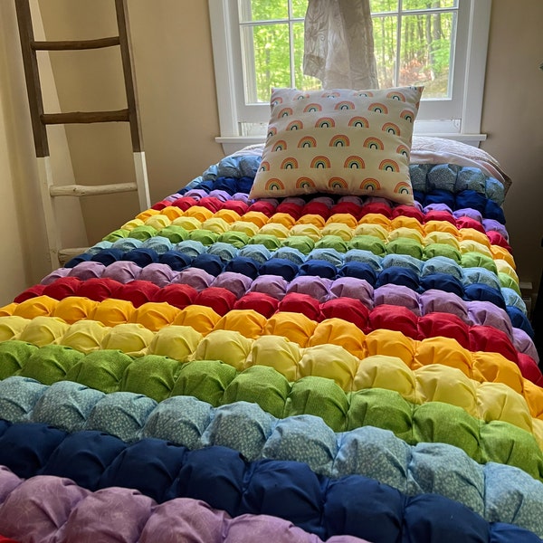Pastel Rainbow Puff Quilt - Twin Comforter