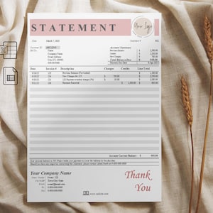 Puede incluir: Un estado de cuenta impreso con la palabra "STATEMENT" en una pancarta rosa en la parte superior. El documento incluye los datos del cliente, la información de la factura y un mensaje de "Gracias" en la parte inferior. El fondo es una tela beige.