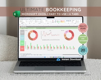 Könnte beinhalten: Ein Laptop-Computer zeigt eine Tabellenkalkulation mit Diagrammen und Grafiken. Die Tabellenkalkulation trägt den Titel "Ultimate Bookkeeping" und ist für Microsoft Excel konzipiert. Der Text "Multi Year Easy To Use" wird in einem grünen Feld auf der rechten Seite des Bildschirms angezeigt. Der Text "Vendors and Customers" wird in einem grünen Feld unter dem Text "Multi Year Easy To Use" angezeigt. Der Text "Up To 20 Years" wird in einem grünen Kreis unter dem Text "Vendors and Customers" angezeigt. Der Text "Instant Download" wird in einem blauen Feld mit einem Cloud-Symbol unten rechts auf dem Bildschirm angezeigt. Der Text "You can analyze and filter your income and expenses for up to 20 years." wird unter dem Laptop angezeigt.