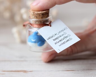 Blue Whale with Code Plaque – 'while(!AI_Utopia){ keepCalm(); drinkCoffee(); writeCode(); }' – Unique Gift for Programmers, Geek Decor