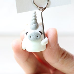 かわいい角：手作りのユニコーンカードホルダー。魔法のお祝い、結婚式のゲストの着席テーブルファインダーカード、ブライダルシャワーパーティーの記念品