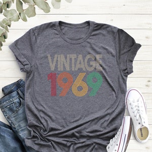 Camisa retrô de 1969, camisa vintage de 1969, camisa clássica de 1969, camisa &quot;Nascido em 1969&quot;, camisa feminina de 56º aniversário, presente de 56º aniversário para homens