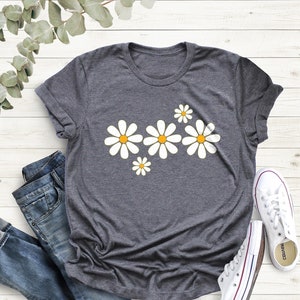 Daisy Women&#39;s Shirt, Spring Tee, Daisy Lover Shirt, Daisy Gift Shirt, Daisy Flower Tee, Vacation Gift Shirt,Mother Day Tee, Wildflower Shirt