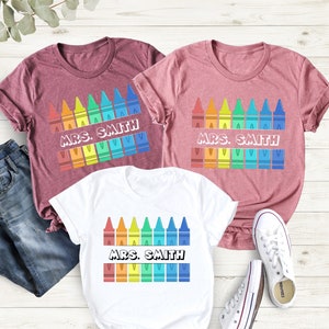 Aangepast leraarsshirt, terug naar school-shirt, shirt kleuteronderwijs, gepersonaliseerde naam leraar shirt, kleurpotlood leraar shirt
