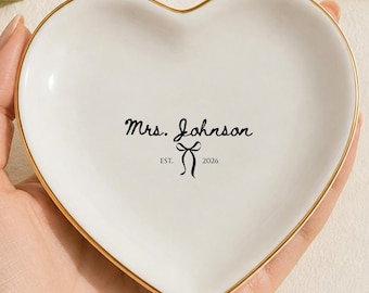Personalized Mrs Ring Dish, Engagement Trinket Tray Future Wife Ring Dish, Bride to be Gift, Engaged Dish, Mrs Gift Jewelry Dish Gift