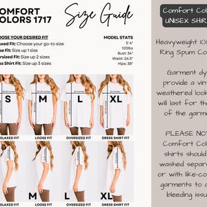 Op de afbeelding: Een maattabel voor Comfort Colors unisex shirts, met modellen in de maten S tot XL. De gids bevat afmetingen in inches, pasvormbeschrijvingen en stofdetails. De tekst bevat ook wasinstructies.