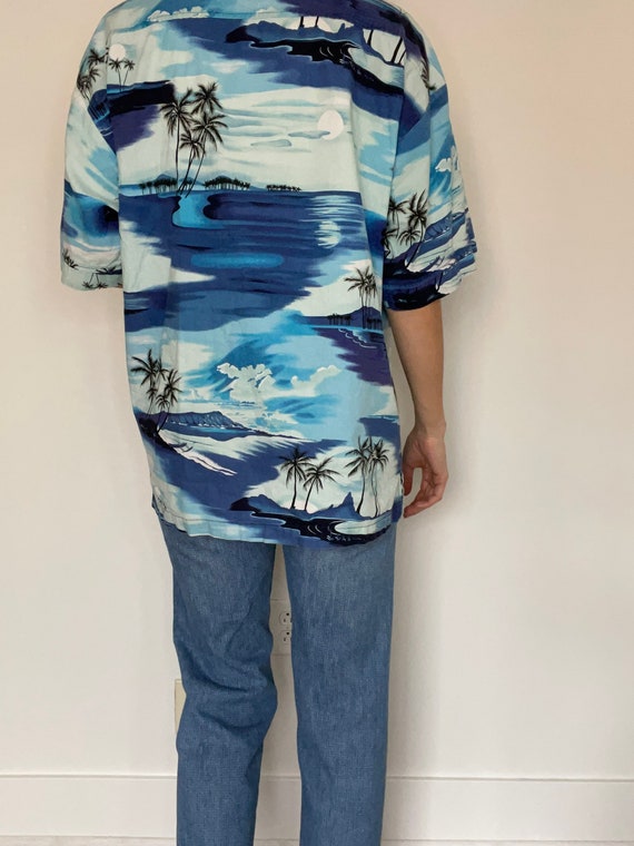 Men’s Hawaiian print button down - image 5