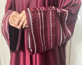 Luxuriöse bestickte Dubai Abaya, Abaya für besondere Anlässe, Stickerei-Abaya, offene Abaya, elegante Abaya, Abaya Dubai, Abaya-Kleid, kastanienbraune Abaya