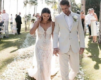 Traje de lino beige: traje de novio de boda elegante y entallado