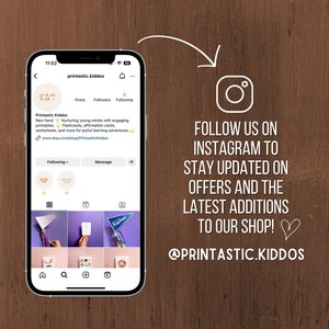 K&ouml;nnte beinhalten: Ein Screenshot eines Instagram-Profils f&uuml;r Printastic Kiddos, ein Shop, der druckbare Bildungsressourcen f&uuml;r Kinder verkauft. Das Profilbild ist ein farbenfrohes Logo mit dem Text "Printastic Kiddos". Die Biografie lautet "Nurturing young minds with engaging printables. Flashcards, affirmation cards, worksheets, and more for joyful learning adventures." Der Text "FOLLOW US ON INSTAGRAM TO STAY UPDATED ON OFFERS AND THE LATEST ADDITIONS TO OUR SHOP! @PRINTASTIC.KIDDOS" wird in gro&szlig;er Schrift mit einem Herz-Emoji angezeigt.