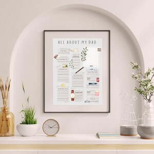 Op de afbeelding: Een printbare "Alles over mijn vader" poster met een lichtgrijze achtergrond en een witte rand. De poster bevat verschillende illustraties, waaronder een camera, een horloge, een auto, een vis en een popcorn emmer. De poster is ontworpen om te worden ingevuld met informatie over een vader.