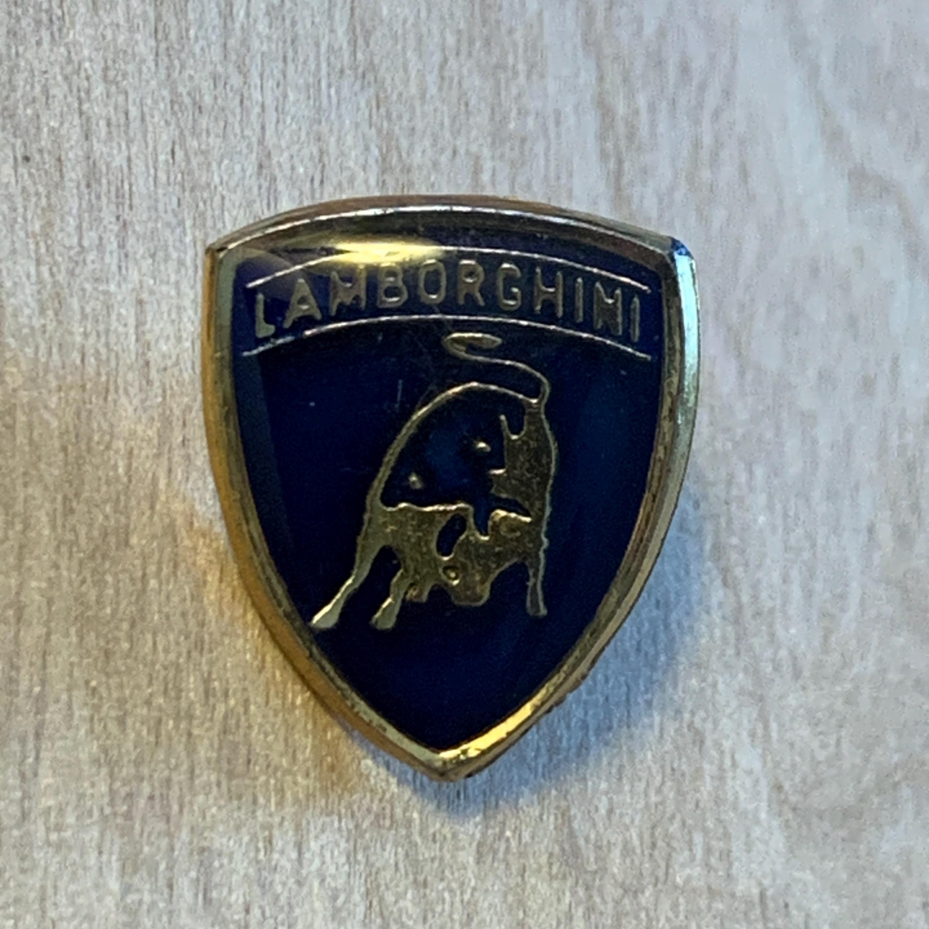 Pin's Lamborghini Noire - Émail - Logo Voiture - Occasion - Très Bon état