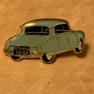 Spilla iconica verde della Citroen DS del 1957