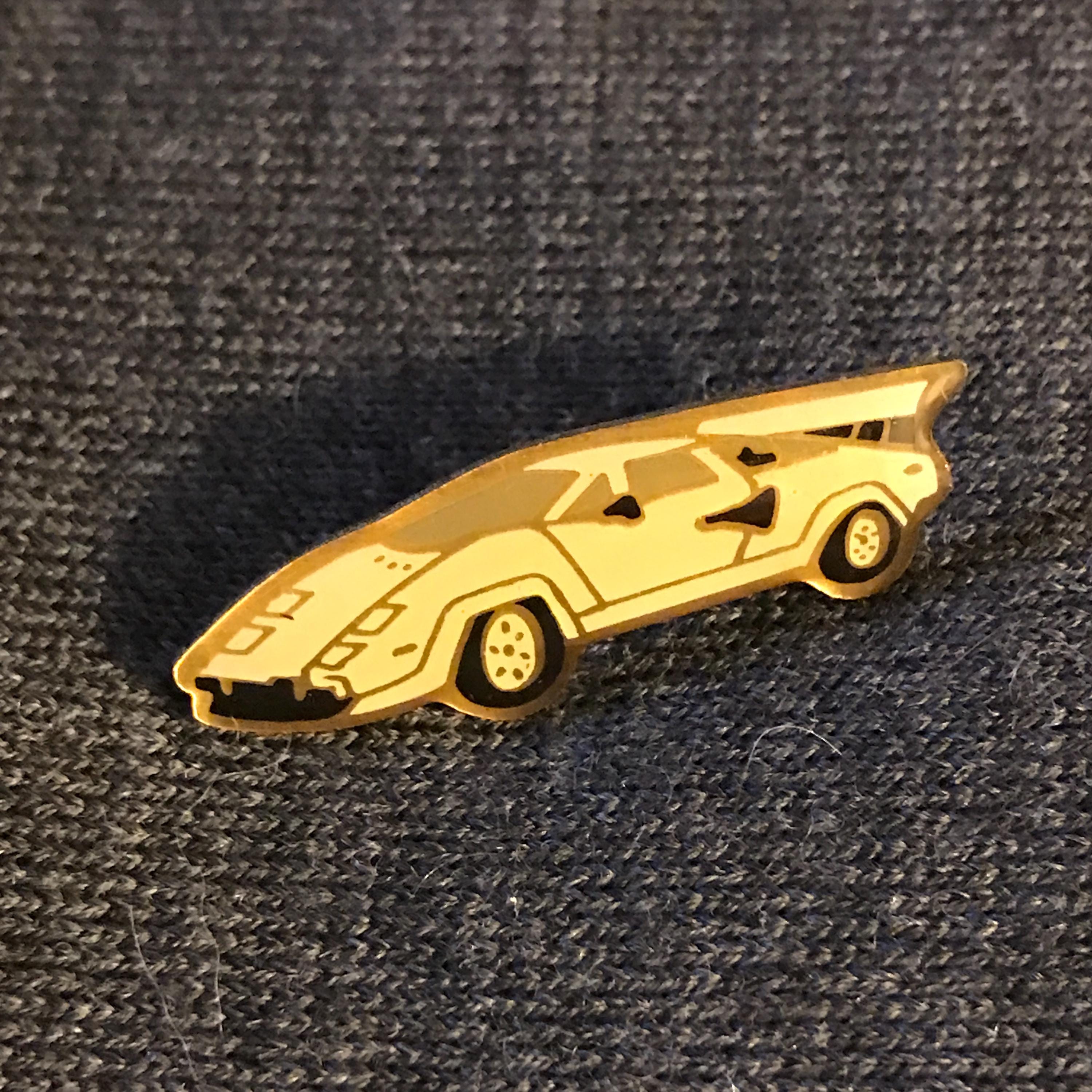 Pin's émail Lamborghini Noir - Logo Voiture, Insigne De Collection