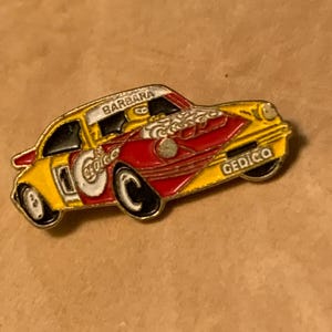 Rare 1972 Porsche 911 RS Carrera car lapel pin