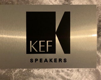 Kef Cinema-bord - geborsteld zilver aluminium.