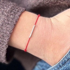 Rotes Schnur Armband mit 925 Sterling Silber Tube - Verstellbares Schutzarmband, Minimalistisches Glücksarmband