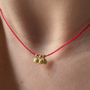 Vergulde sterlingzilveren trio zon bedel rode koordketting – Lucky Protection Gift