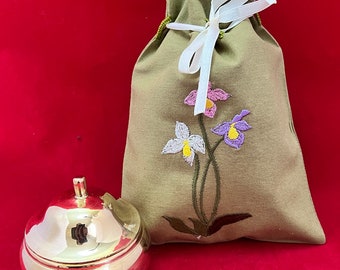 Handmade Cotton Drawstring Bag with Embroidered flowers and lace wrapped. 4"x 6"