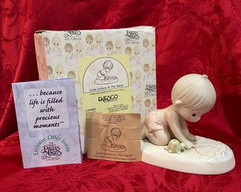 Precious Moments “Love Letters In The Sand” – Love – Boy – Beach – 129488
