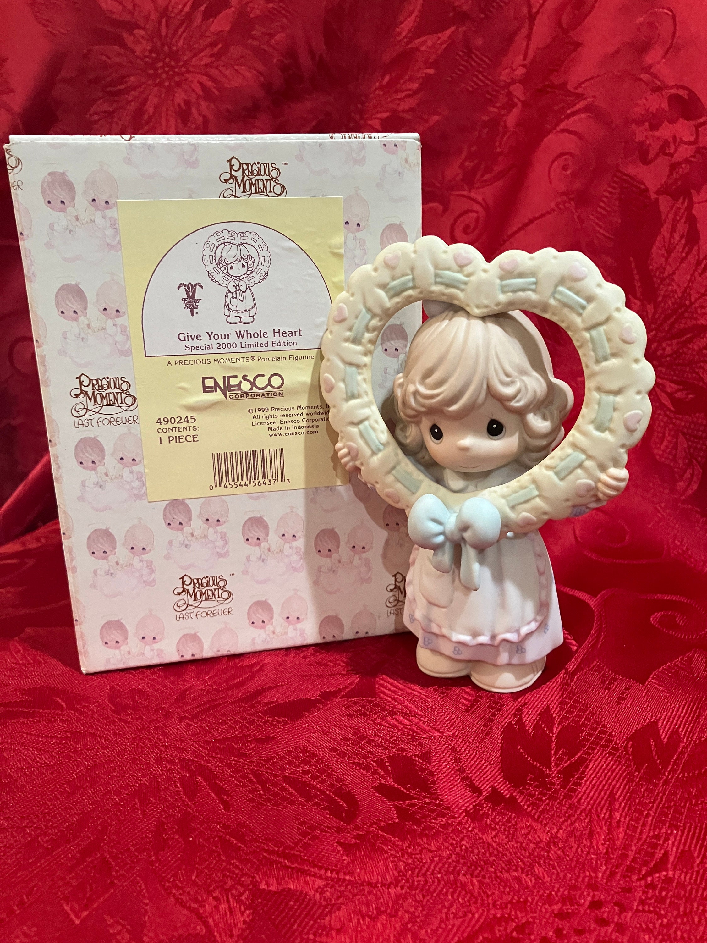 Precious Moments “Give Your Whole Heart” – 490245 – Mother’s Day - Valentine