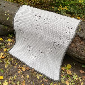 Easy Filet Baby Blanket with Heart Motif – PDF Crochet Pattern – Heart Crochet Afghan Pattern – US or UK Crochet Terms