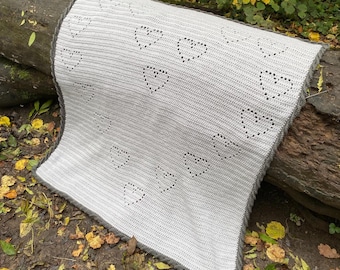 Easy Filet Baby Blanket with Heart Motif – PDF Crochet Pattern – Heart Crochet Afghan Pattern – US or UK Crochet Terms