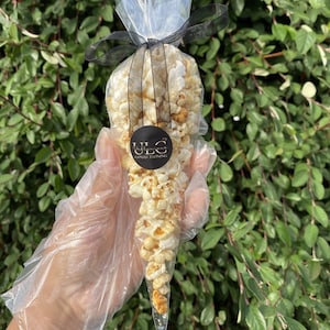 Sabrosas palomitas de maíz en cono / Palomitas de maíz dulces y saladas / Palomitas dulces / Palomitas saladas / Bocadillo de lujo
