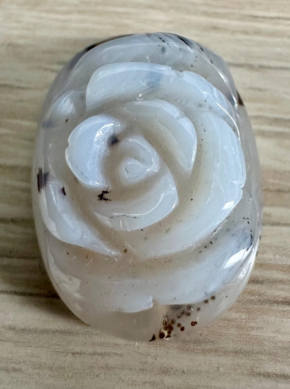 Natural Agate Cabochon or Bead – Carved Rose – 30 x 22 mm