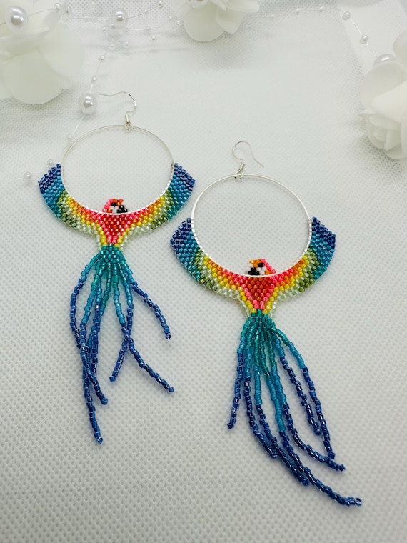 Ara Céleste – Tropical hoop earrings in Miyuki beads, fringe earrings