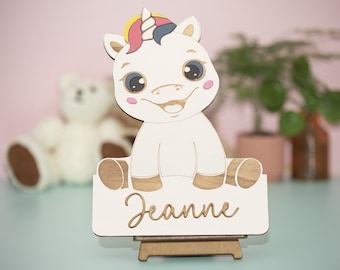 Plaque de porte personnalisée prénom enfant, cadeau naissance bébé ou anniversaire, décoration murale chambre enfant, panneau bois licorne.