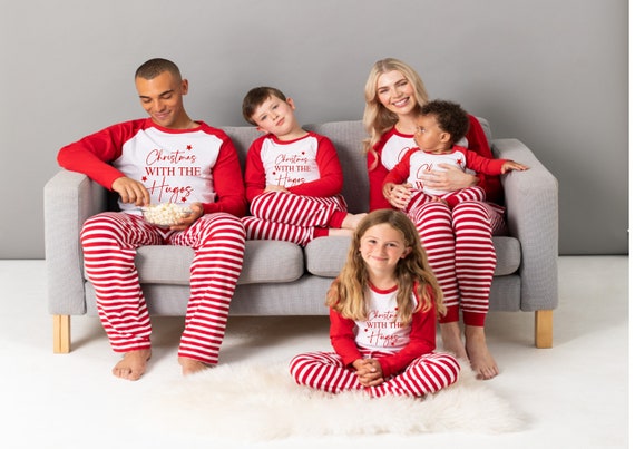 Pijamas navideñas familiares personalizadas: pijamas a rayas rojas