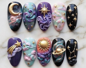 Handgemaakte kunstnagels met een hemels melkwegmotief | Maan-, sterren-, planeten- en aurora-wolkendesigns | Amandelvormige nagels voor een kosmische sfeer