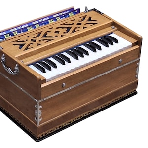 Mini Harmonium: 32 Keys, Tuned to 440 Hz, Bhajan Kirtan Instrument