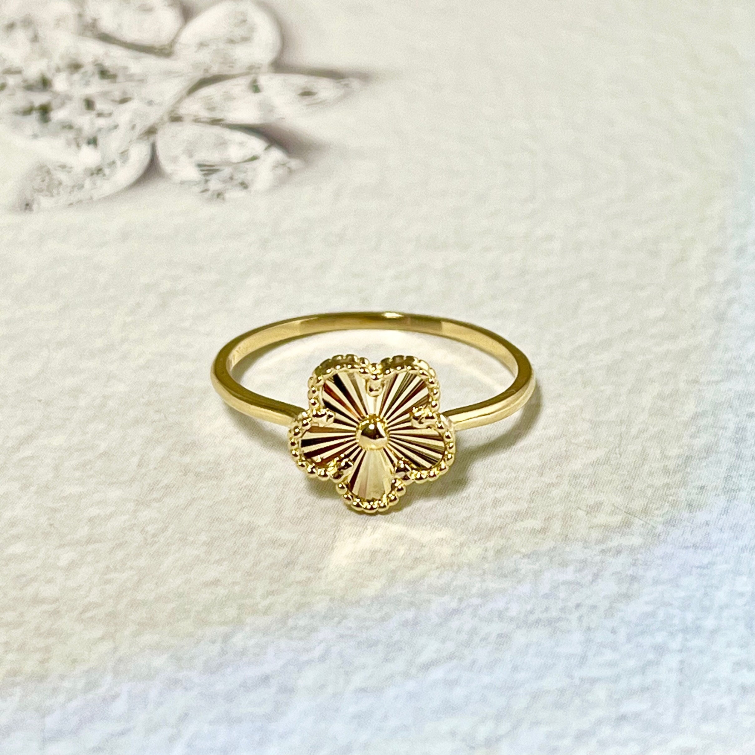 Gold flower hotsell design ring