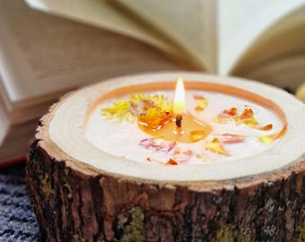 Handmade soy wax candle in a round or heart-shaped wooden case | Scented candle inspired by perfume classics | Wooden candle, Christmas candle