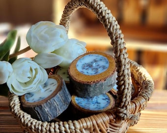 Handmade soy wax candle in a round or heart-shaped wooden case | Scented candle inspired by perfume classics | Wooden candle, Christmas candle