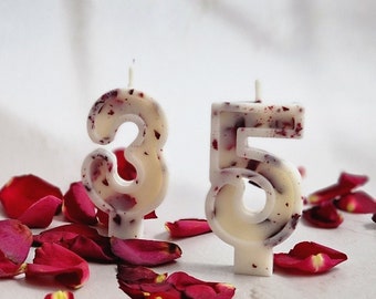 Celebrate in harmony with nature: Birthday candles made from soy wax and rose petals. Eco-friendly candles for special occasions.