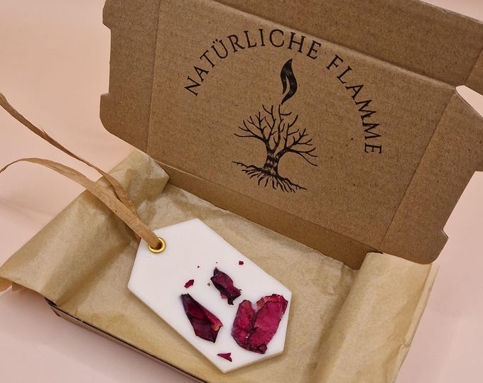Scented pendant with rose petals made of soy wax – closet fragrance for wardrobes & small spaces